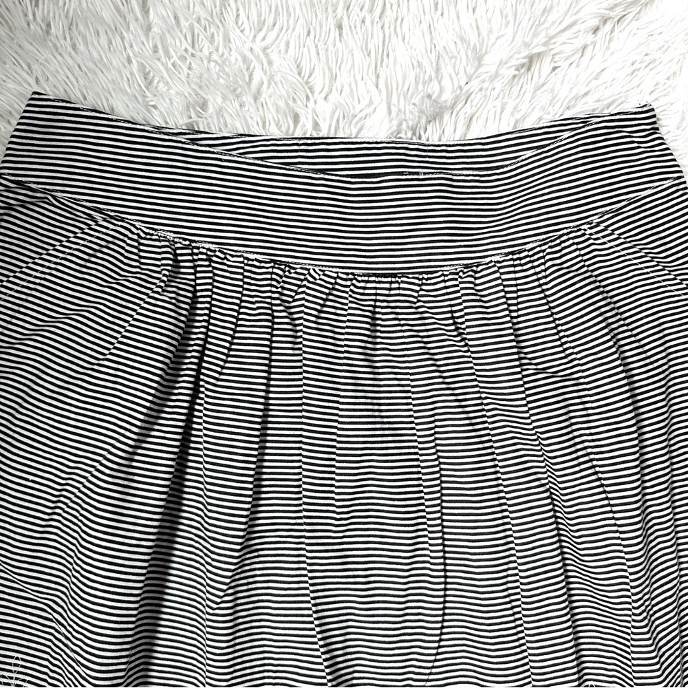 NY Collection Black White Striped Skirt w/ Embroidered Hem | Size 6 - Picture 10 of 15
